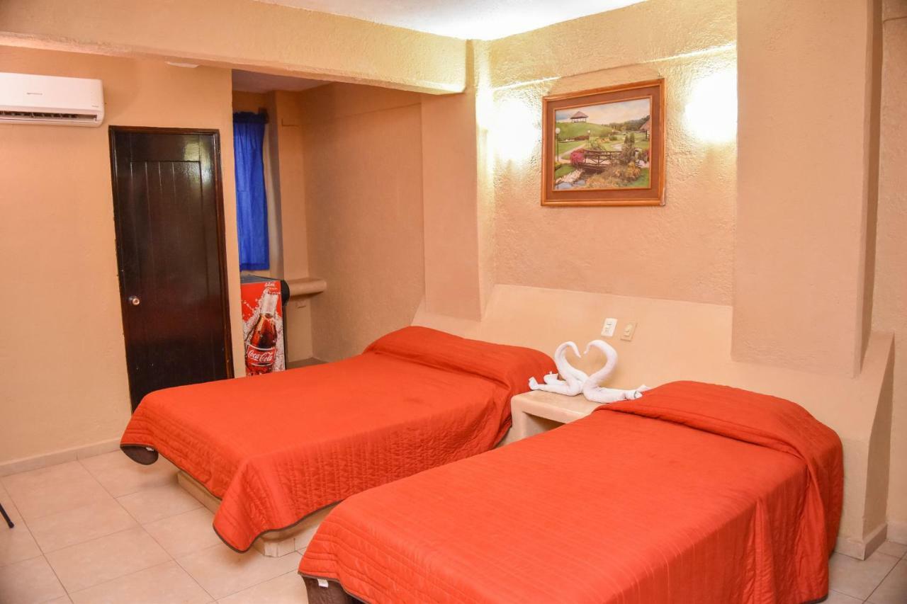 Hotel Gaby Inn Zihuatanejo Bagian luar foto