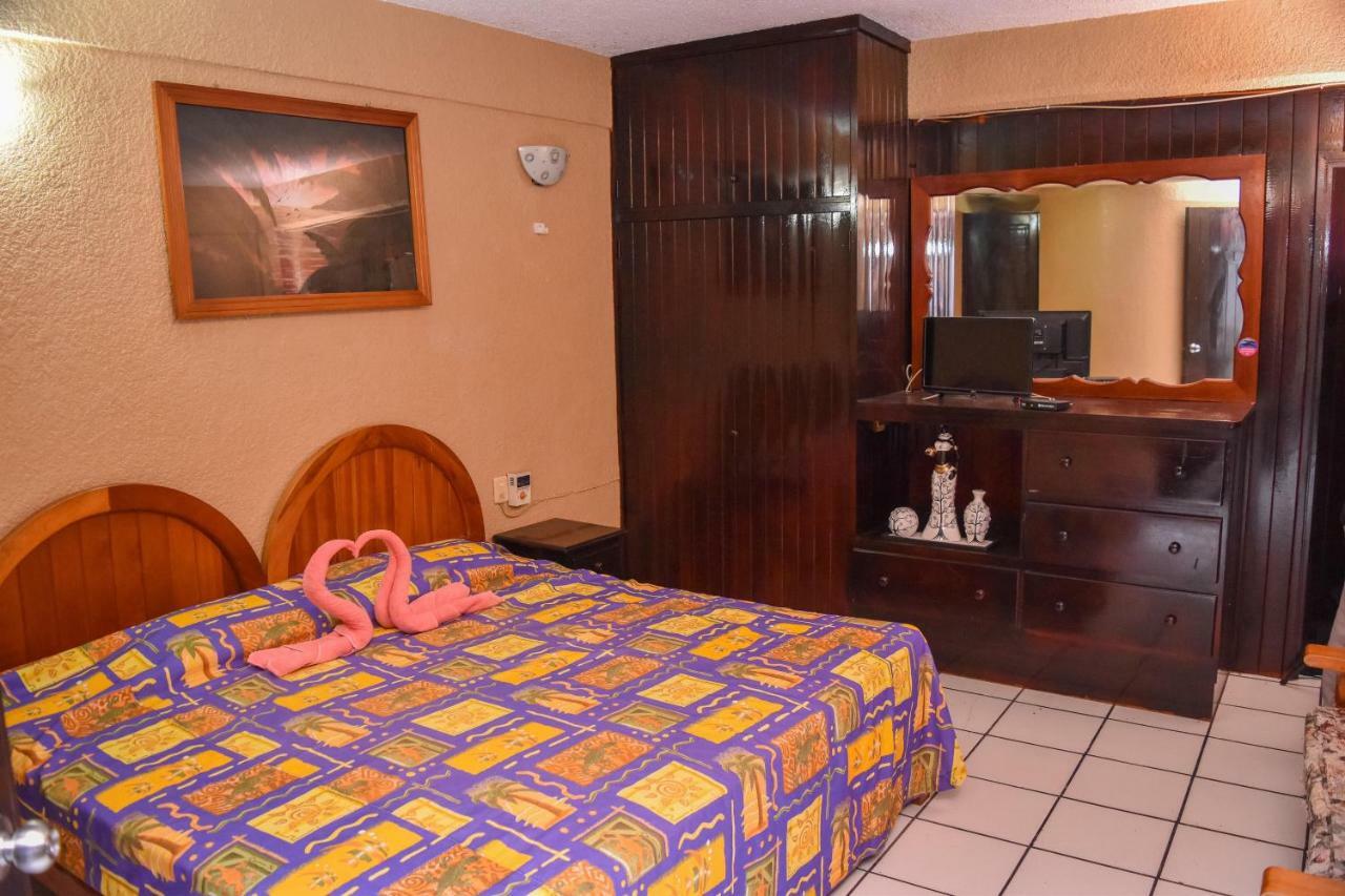 Hotel Gaby Inn Zihuatanejo Bagian luar foto