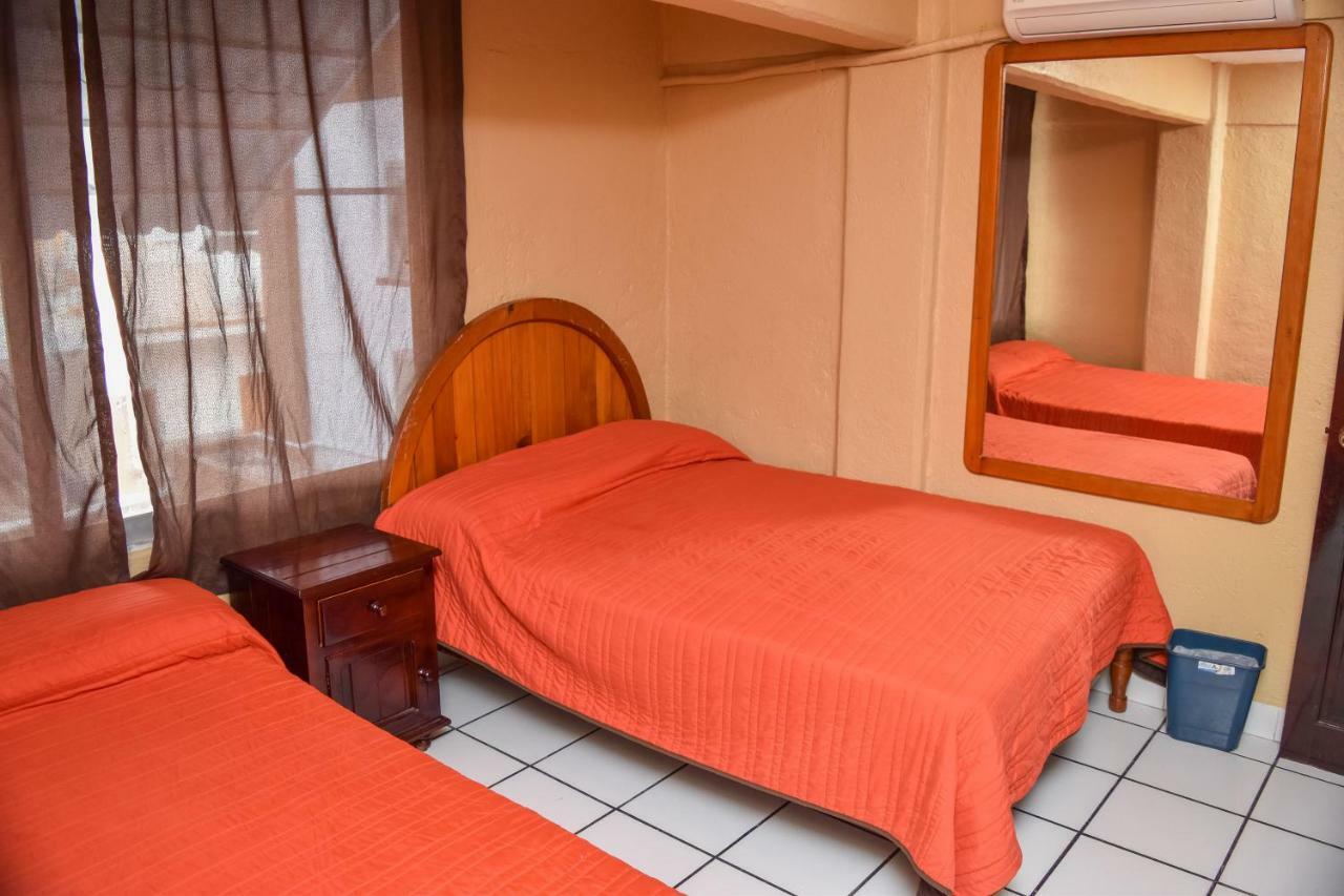 Hotel Gaby Inn Zihuatanejo Bagian luar foto