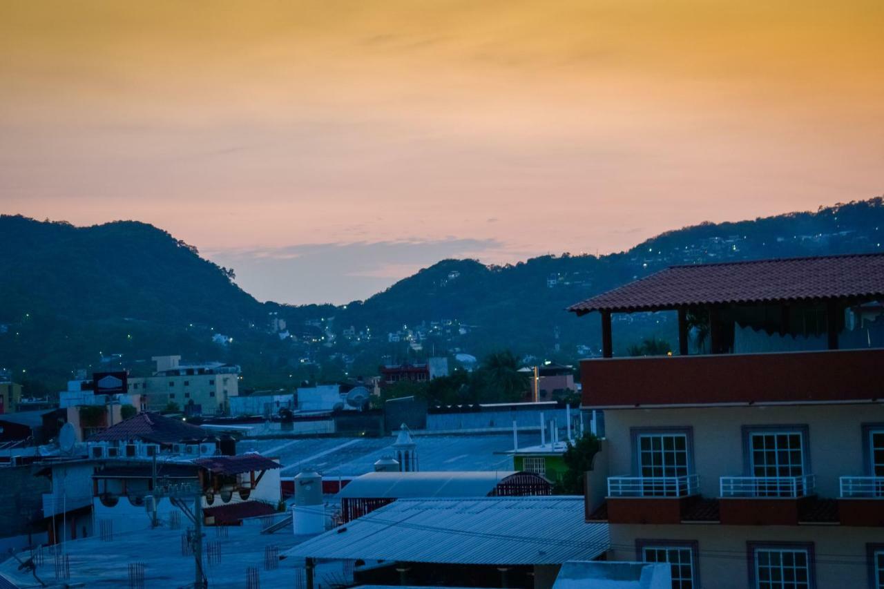 Hotel Gaby Inn Zihuatanejo Bagian luar foto