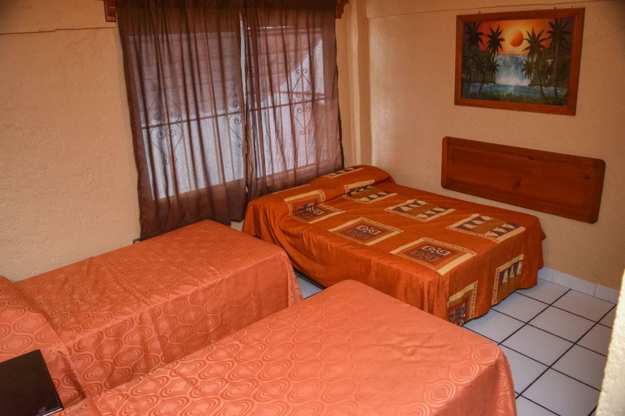 Hotel Gaby Inn Zihuatanejo Bagian luar foto
